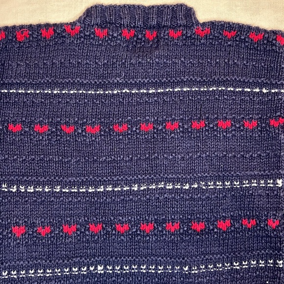AUTHENTIC KIDS Girl’s Hand Knitted Blue/Red Heart Designed Sweater Size 6X - Picture 5 of 11